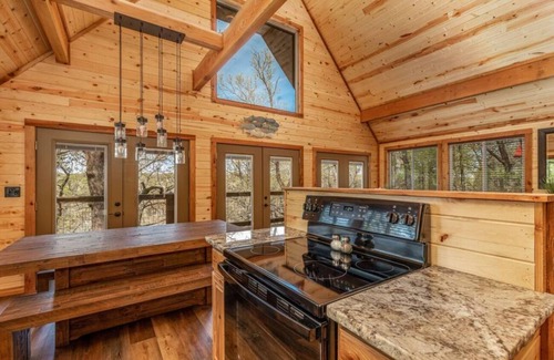Afton Cabin | Norfolk Cabin (Boat Slip Included)