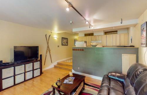 Alyeska Apartment | North 413