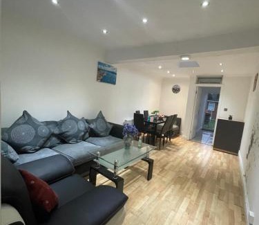 Townfield House | North Avenue Guest House Ltd, Heathrow Airport-Free Parking