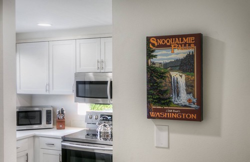 North Bend House | North Bend Escapes Moon River 1,2,3 - 3 Townhomes on river, up to 18 guests