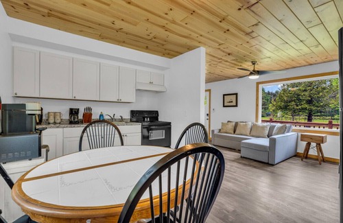 Lexington Cottage | North Bound 25 Cottage #5