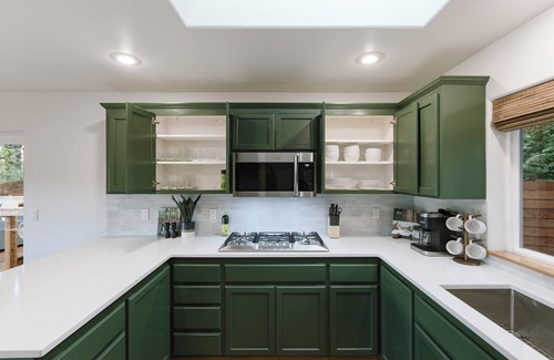 Concrete House | North Cascades Riverside Retreat - 3 Bedroom with River Views, Hot Tub, AC