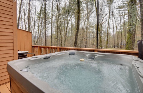 North Conway Apartment | North Conway Townhome w/Private Hot Tub & Deck!