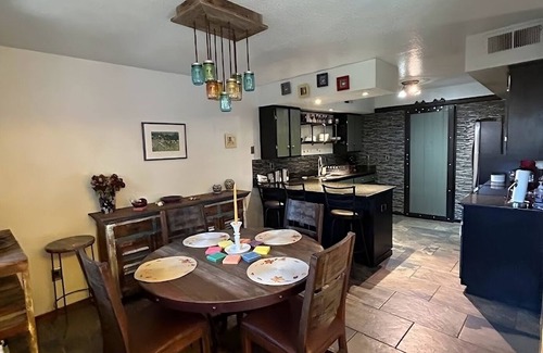 Northeast Heights House | North East Heights Exquisite Townhome Balloon Fiesta-Balconies-Patios-Hot Tub!