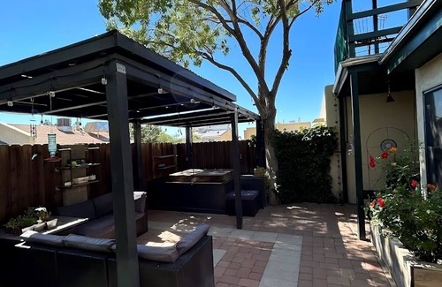 Northeast Heights House | North East Heights Exquisite Townhome Balloon Fiesta-Balconies-Patios-Hot Tub!