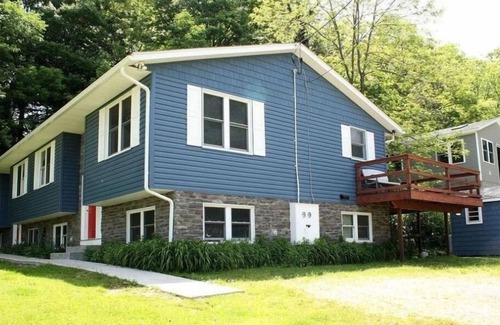 North East House | North East Lake House Apt #1