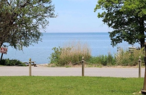 North East House | North East Lake House- 2 Apartments- sleeps 12