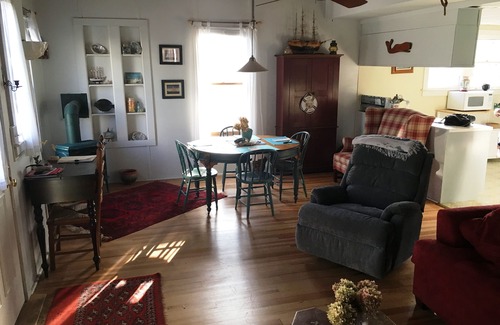 North Falmouth House | North Falmouth Part Ocean View, Beach-3 Min Walk WiFi Grill Linen Pickleball
