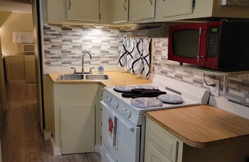Jacarandas Cottage | North Fort Myers, Cute Park Model Home/Journeys End