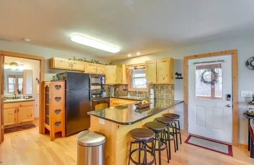 Blairsville Cabin | North Georgia Mountain Getaway: 3 BR/3 BA, Fire Pit & Game Room
