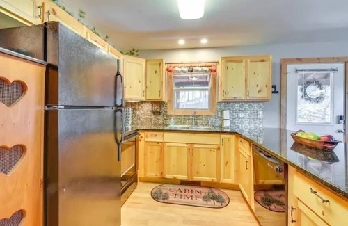 Blairsville Cabin | North Georgia Mountain Getaway: 3 BR/3 BA, Fire Pit & Game Room