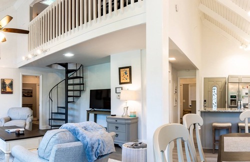 Big Canoe Cottage | North Georgia Mountains/Lake and Golf Views- Pet Friendly