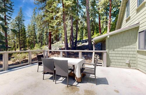 Carnelian Bay House | North Lake Adventure