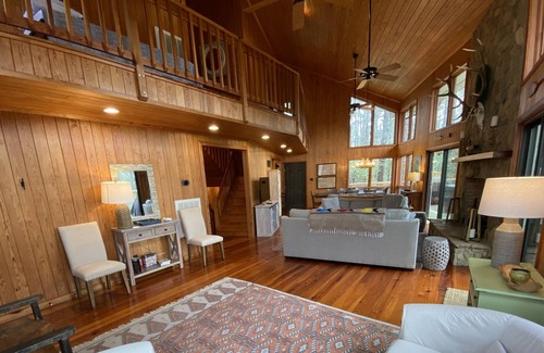 Salem House | North Lake Keowee Waterfront Home with Mountain Views + near Lake Jocassee
