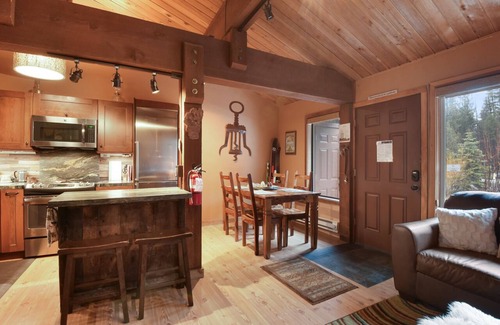 Olympic Valley House | North Lake Tahoe Alpine Retreat – Amazing Location Close to Lake & Skiing!