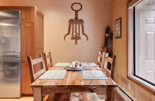 Olympic Valley House | North Lake Tahoe Alpine Retreat – Amazing Location Close to Lake & Skiing!