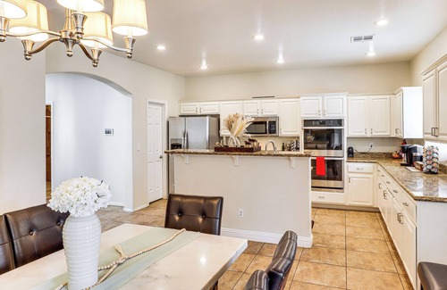 North Las Vegas House | North Las Vegas Home w/Hot Tub - 14 Mi to Strip!