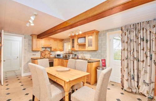 Bakewell House | North Lodge - 17th Century Gate Cottage at Hassop Hall