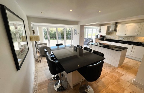Ryde Ski Chalet | North Quay