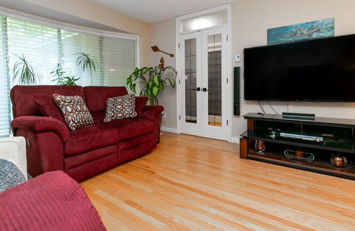 Sidney House | North Saanich Haven: 2 Bedroom Retreat