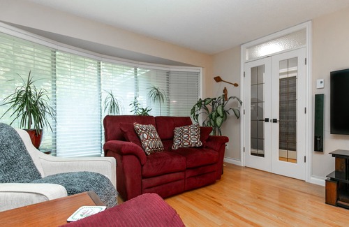 Sidney House | North Saanich Haven: 2 Bedroom Retreat