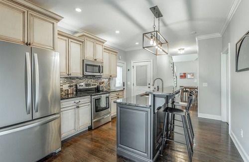 Northside House | North Shore home available for long term stays! - 30 night minimum | 3 Bed, 2 Bath