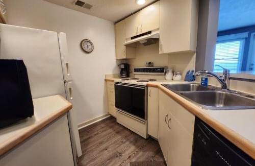 Traverse City House | North Shore Inn TC 208