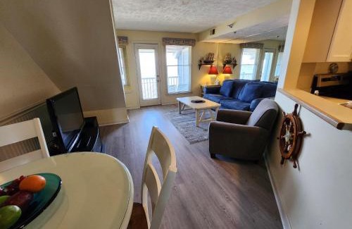 Traverse City House | North Shore Inn TC 306