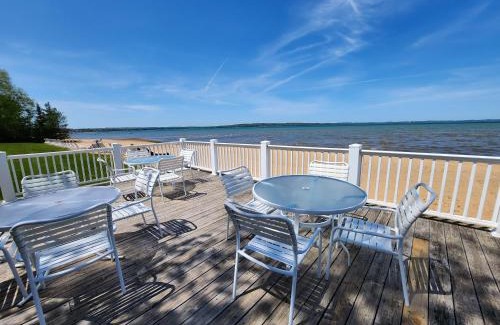 Traverse City House | North Shore Inn TC 400