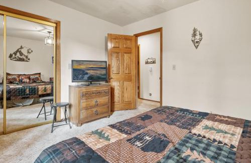 Fawnskin House | North Shore Lakefront - Spacious Lakefront with Hot Tub, & Game Room