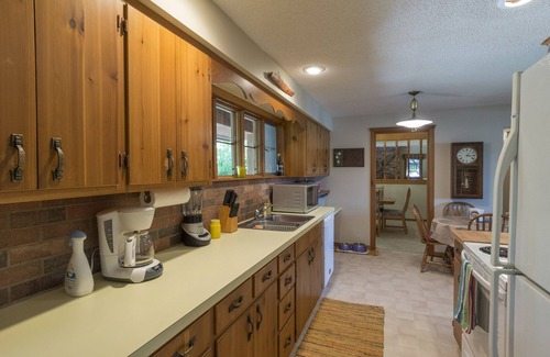 Empire Cottage | North Shore Little Glen Lake Cottage