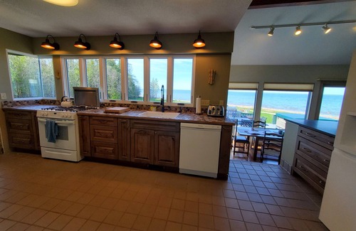 Cheboygan House | North Shore Retreat