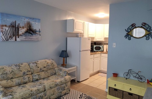 North Wildwood Condo | NORTH WILDWOOD - 1 BR - 1 Block to BEACH - Heated POOL