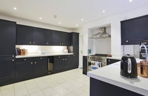 Southwold House | Northcliffe, Premier position Southwold Seafront, five star home, sleeps 14