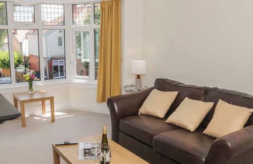Rhos on Sea Apartment | NORTHCOTE, family friendly, country holiday cottage in Rhos-On-Sea