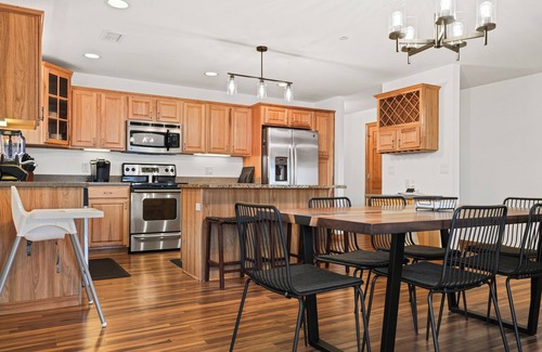 Arkdale Condo | Northern Bay Castle Rock Lakefront/Pool/Park/Beach