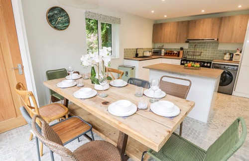 New Forest District Cottage | NORTHERN BYRE, pet friendly, character holiday cottage in Sopley