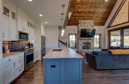 Elk Park House | Northern Exposure at Eagles Nest - Views! Covered porch, walk to the Winery and Sportsmans Lodge!