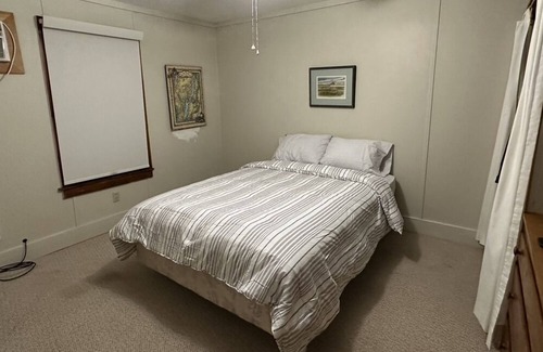 North Lake George Cottage | Northern Lake George cottage with Beach access.