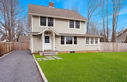 Cutchogue House | Northfork Contemporary Cottage