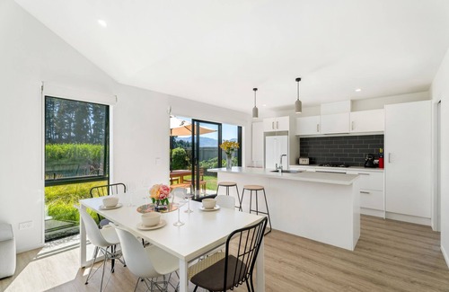 Wanaka House | Northlake Hideaway - Wanaka Holiday Home