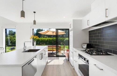 Wanaka House | Northlake Hideaway - Wanaka Holiday Home