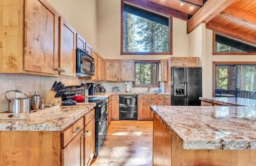Truckee House | Northstar Retreat by Golf Course & Free Shuttle