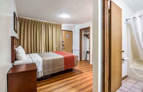 Queensbury Hotel | Northway Inn Queensbury - Lake George