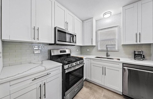 Pinewood Park House | Northwood Home: 2BR+Den, Private Backyard Oasis