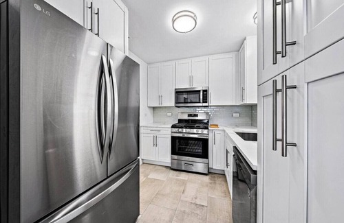 Pinewood Park House | Northwood Home: 2BR+Den, Private Backyard Oasis