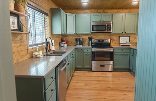 Gleason House | Northwood's Retreat on Pine Lake! W/Hot Tub!