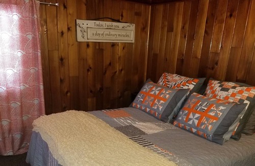 Northwoods Beach House | Northwoods Cabin w/Bunkhouse, Garages & located in Lake Country!