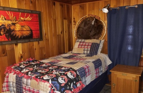 Northwoods Beach House | Northwoods Cabin w/Bunkhouse, Garages & located in Lake Country!
