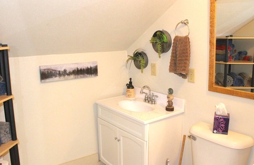 Tomahawk Apartment | Northwoods Family Retreat | 6 Bedrooms | Walking Distance to Downtown